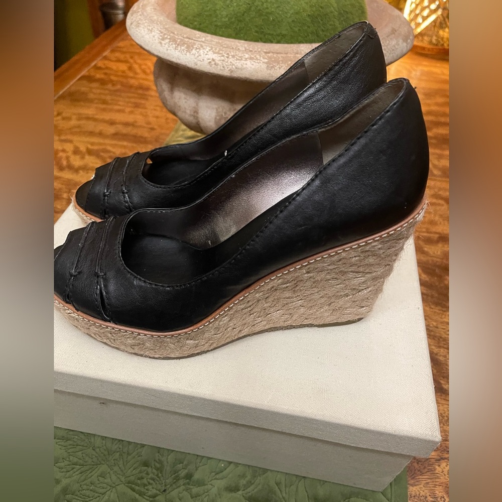 Banana Republic NWOT Classic Black Heels